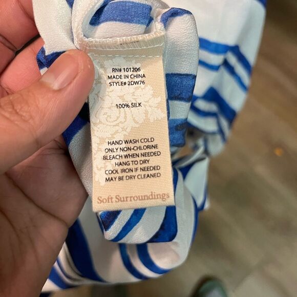 Soft Surroundings Blue and White Silk Tie Front Shirt Small - Picture 4 of 4